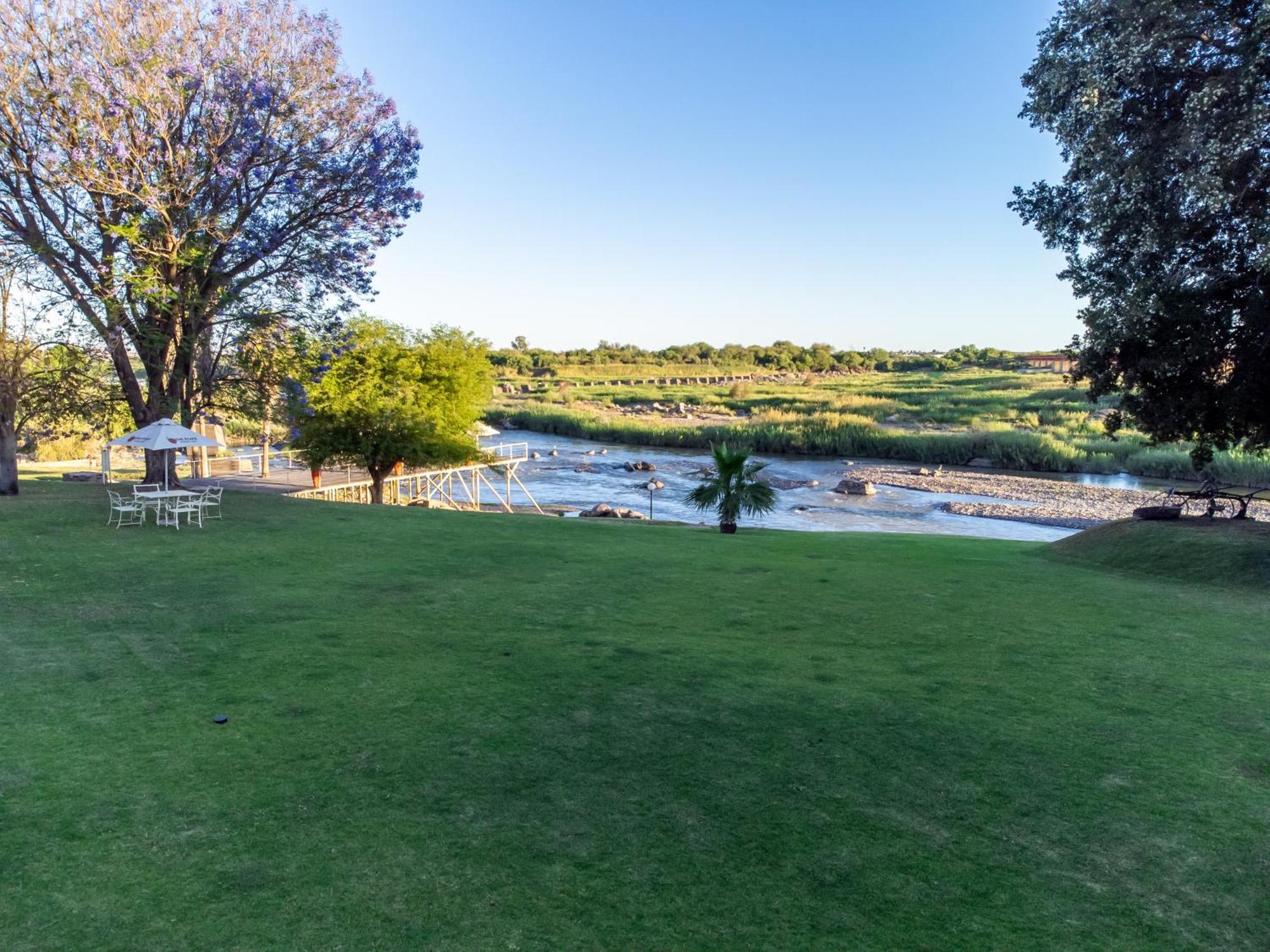 Sunriver Kalahari Lodge Riverside Stay In Upington Exterior photo